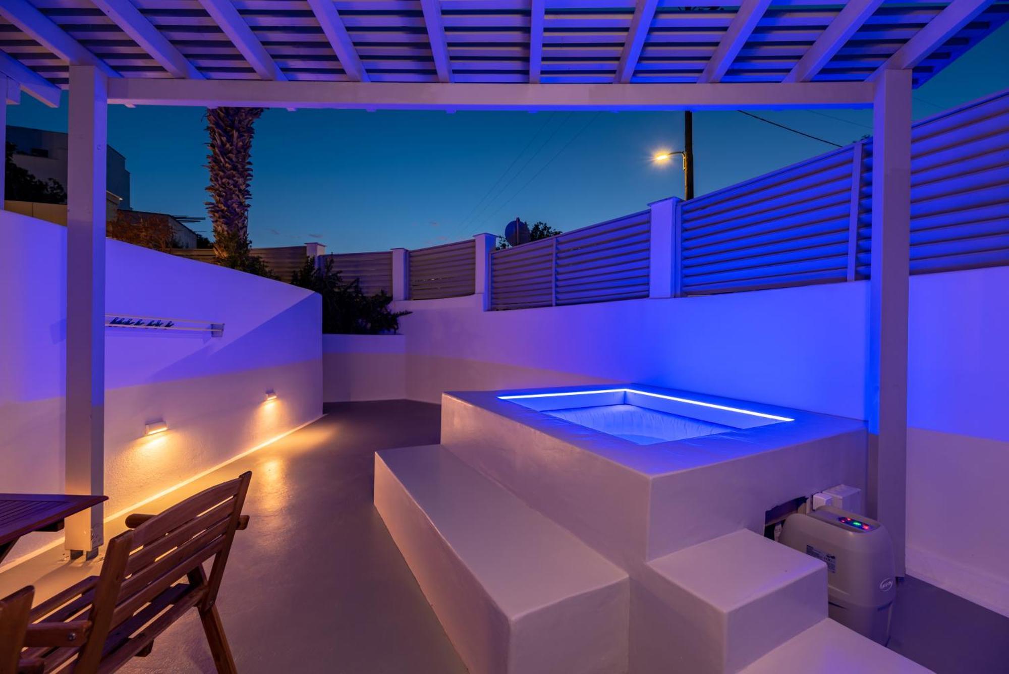 Aerenia Luxury Suites Karterados  Esterno foto